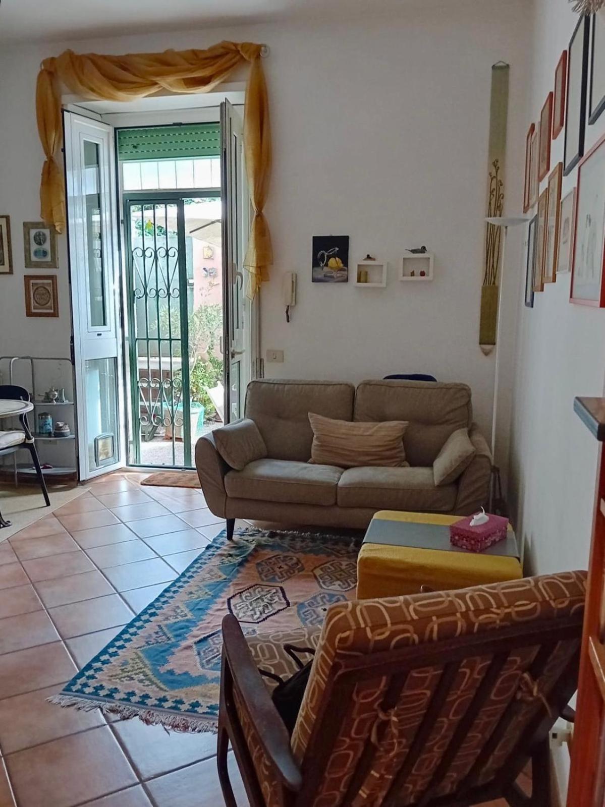 Delizioso Con Ampio Giardino Apartamento *
